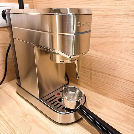 Apartment 555 New & Fully Equipped With Free Garage Pressburg