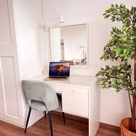 555 New & Fully Equipped With Free Garage Apartmán *